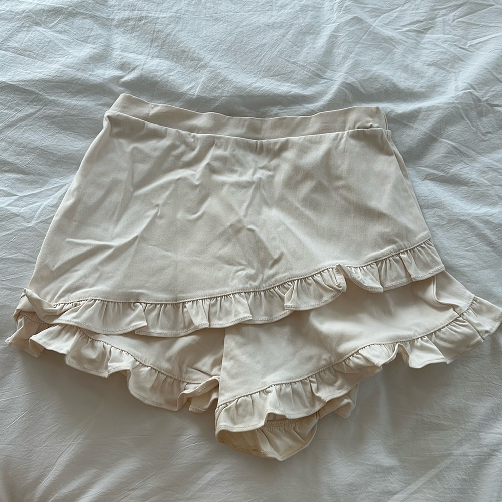 Cream ruffle bloomer shorts